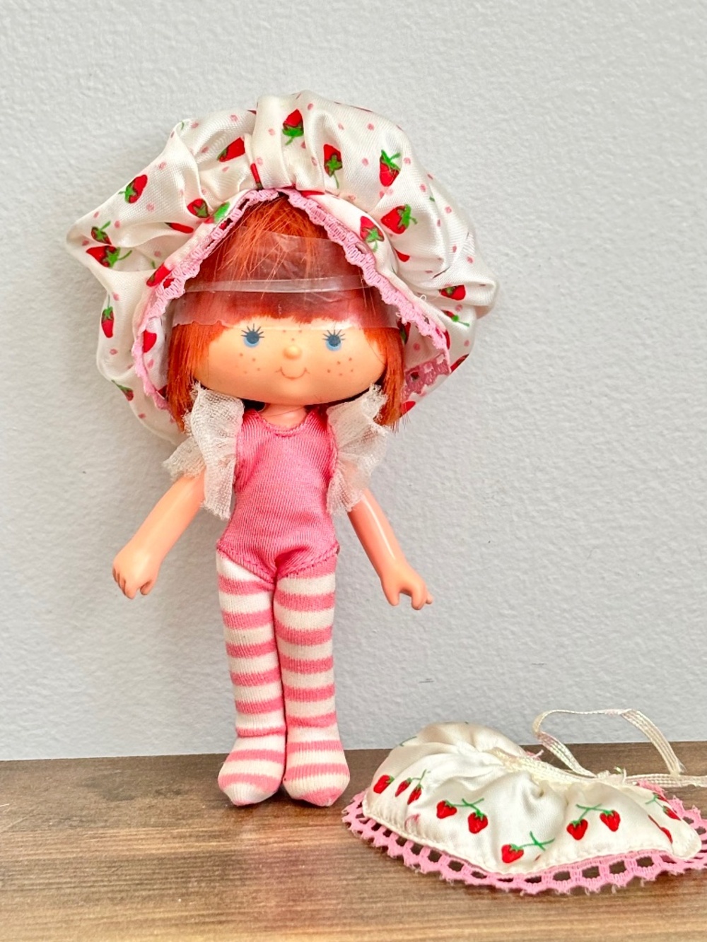 VINTAGE Strawberry Shortcake Dancing Doll Figure Outfit Hat Skirt Kenner 1979